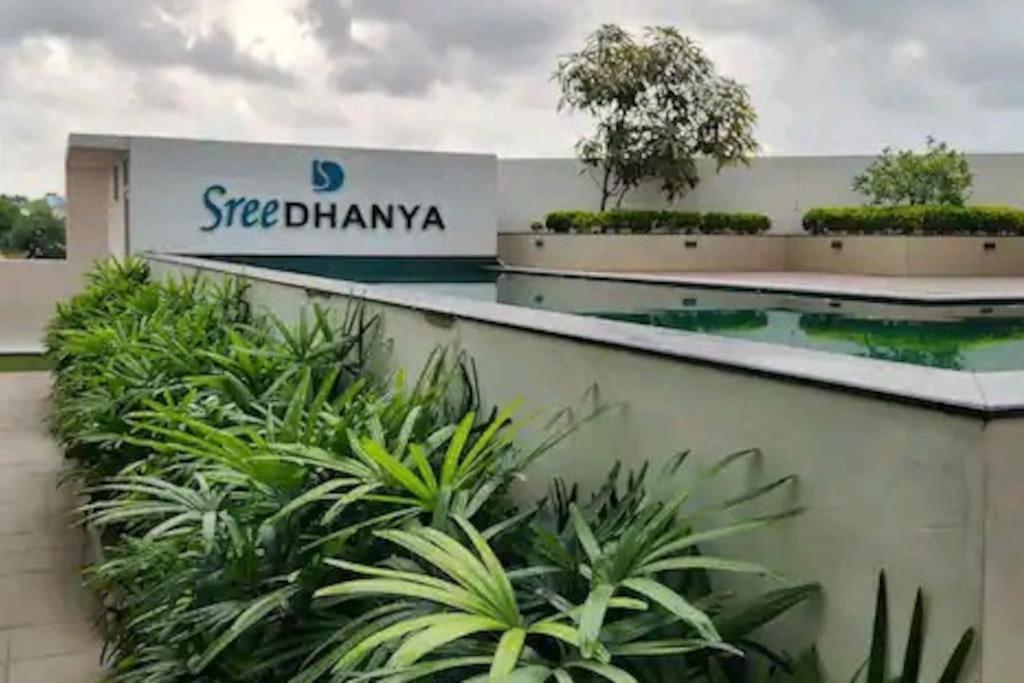 Luxurious Apartment With A Pool And Gym Near Trivandrum Railway Station Thiruvananthapuram Exterior foto