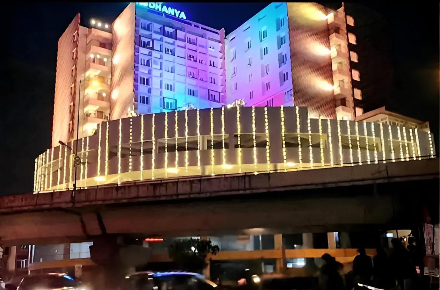Luxurious Apartment With A Pool And Gym Near Trivandrum Railway Station Thiruvananthapuram Exterior foto