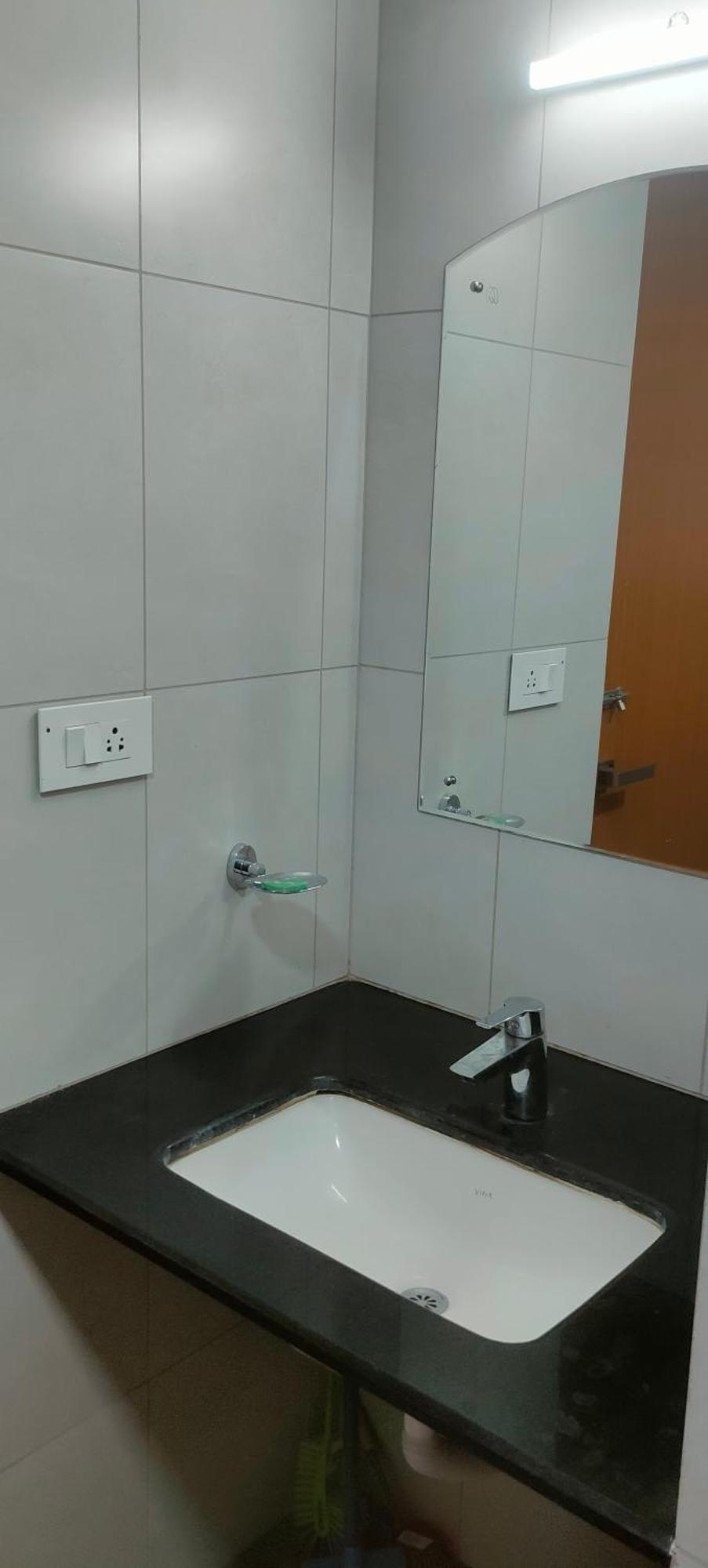 Luxurious Apartment With A Pool And Gym Near Trivandrum Railway Station Thiruvananthapuram Exterior foto